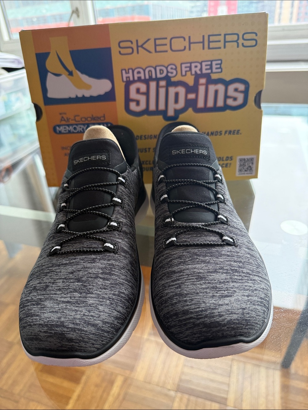 Skechers Hands Free BKW Women’s Slip Ins. Sneakers.  Size 7.5.